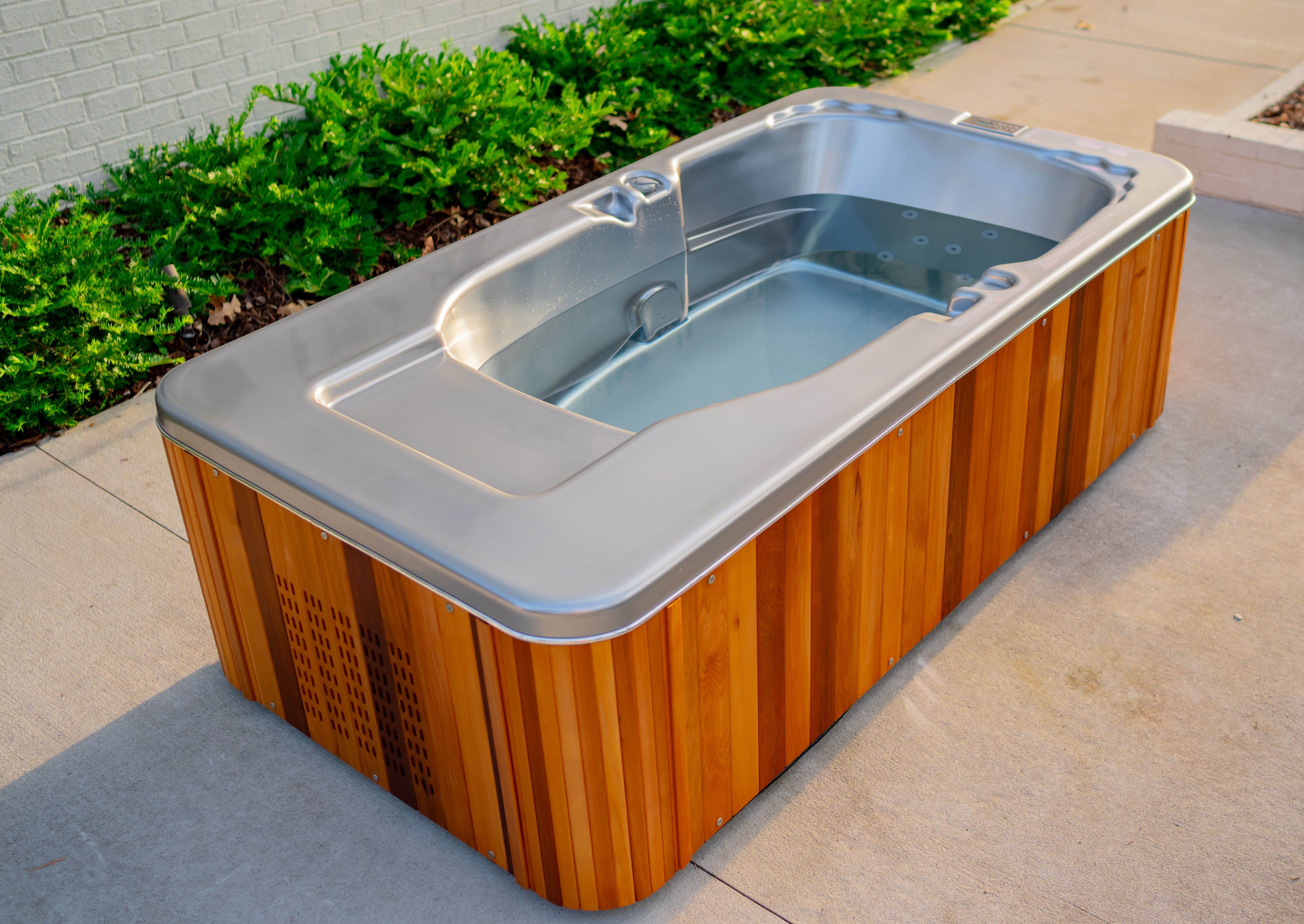 The Coldtub Plus - Coldtub Store # The Coldtub Plus is our lay-down style 1 person model. This model has a built in breathdeck for breathing prior to plunging. The Coldtub Plus is our largest 1 person model, perfect for bodybuilders, linemen, etc. Temperature ranges from 35-104°F. 