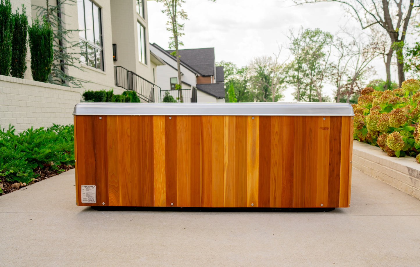 Icebox - Coldtub Store # The Icebox is our 5-7 person model. This is great for allowing multiple people to recover at once. The square design is perfect for modern aesthetics. Temperature ranges from 35-104°. 