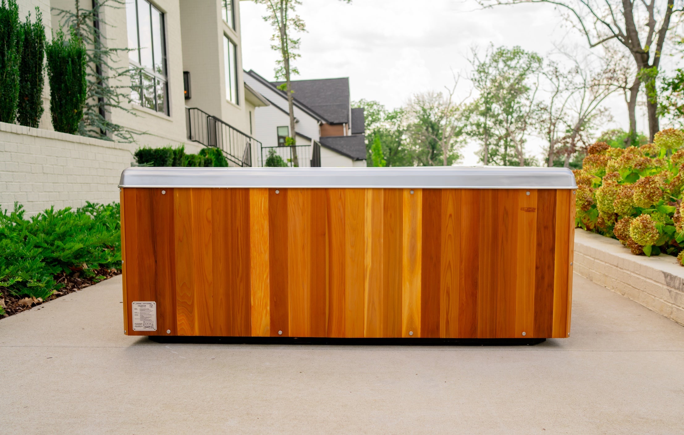 Icebox - Coldtub Store # The Icebox is our 5-7 person model. This is great for allowing multiple people to recover at once. The square design is perfect for modern aesthetics. Temperature ranges from 35-104°. 