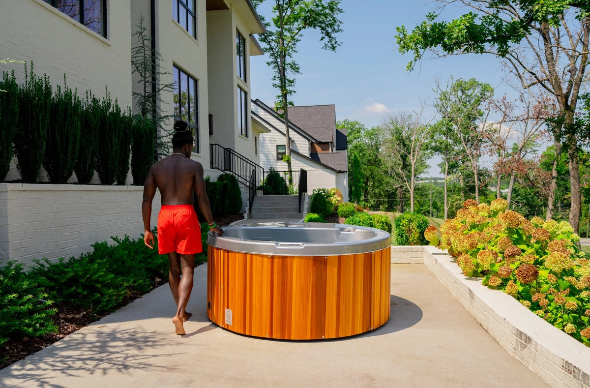 Polarpool® - Coldtub Store # The Polarpool® is our 2-5 person model that has a built in breath deck for breathing prior to plunging. Temperature ranges from 35-104°. 