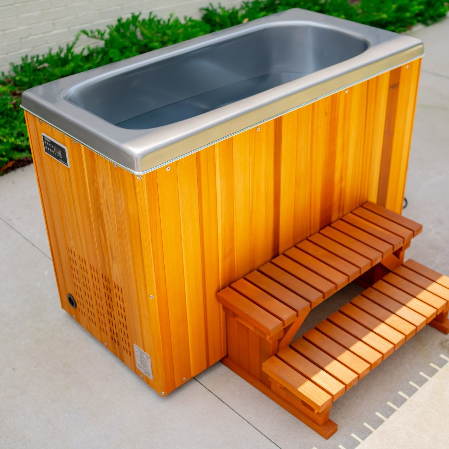Icepod - Coldtub Store # The Icepod is our most space efficient 1 person model, fitting into compact areas. This is a great one person model if you are 5’9 and under or are simply looking to just plunge to chest level. If you are a taller individual or are looking to fully submerge we would highly recommend the Icepod Plus. Temperature ranges from 35-104°. 